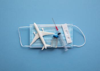 Immagine aereo con mascherina e vaccinazione